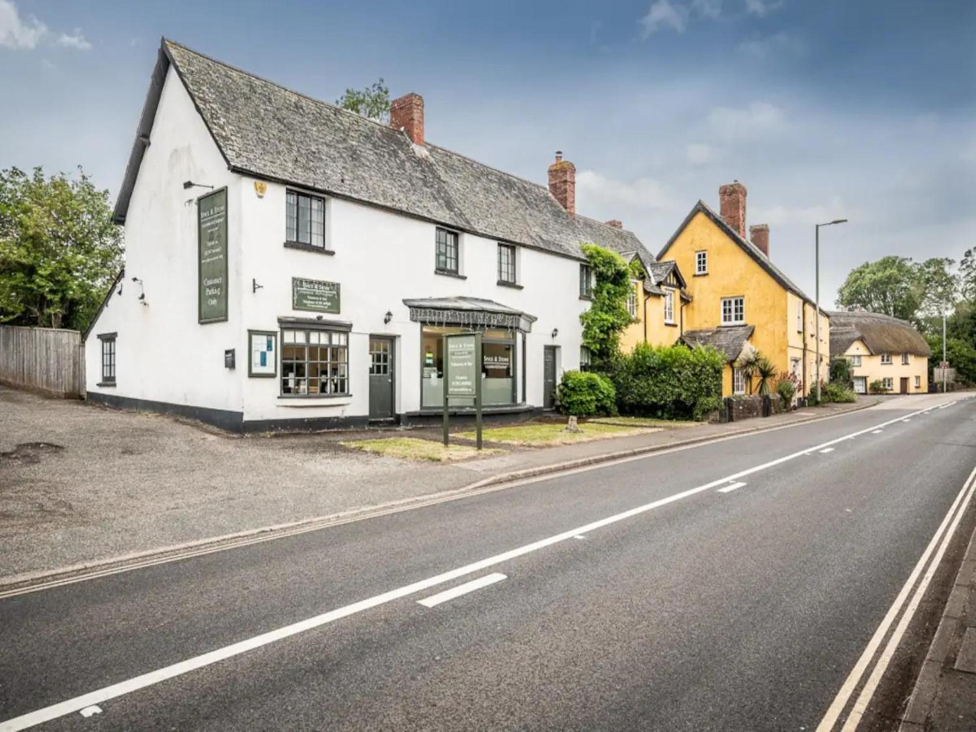 Spacious Modern Home In Picturesque Village Exeter Exterior photo